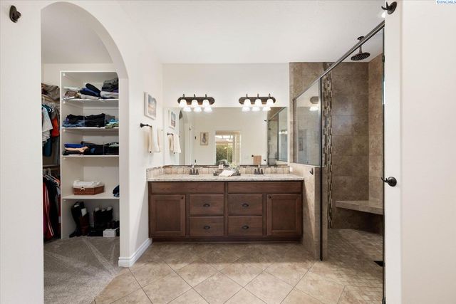 9309 Majestia Ln, Pasco, WA 99301