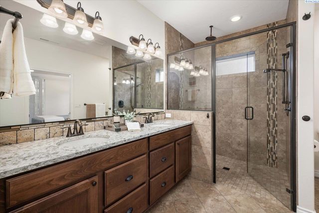 9309 Majestia Ln, Pasco, WA 99301