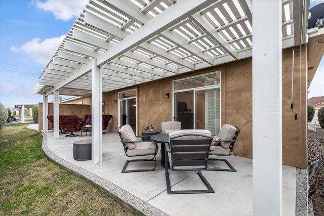 9309 Majestia Ln, Pasco, WA 99301