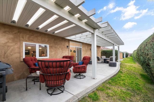 9309 Majestia Ln, Pasco, WA 99301