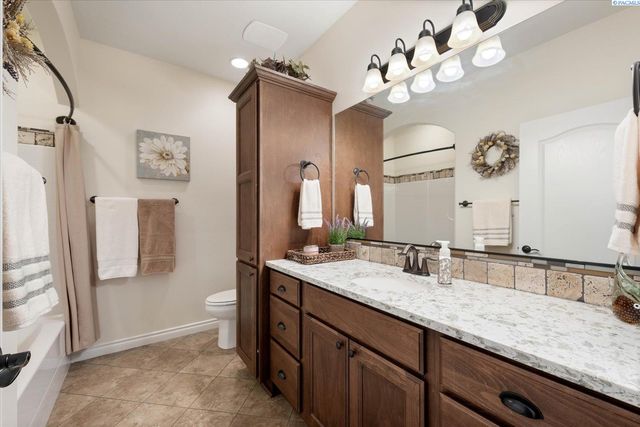 9309 Majestia Ln, Pasco, WA 99301