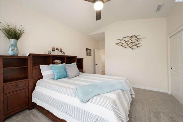 9309 Majestia Ln, Pasco, WA 99301