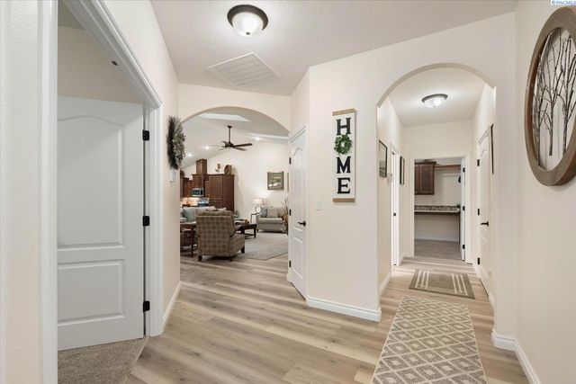 9309 Majestia Ln, Pasco, WA 99301