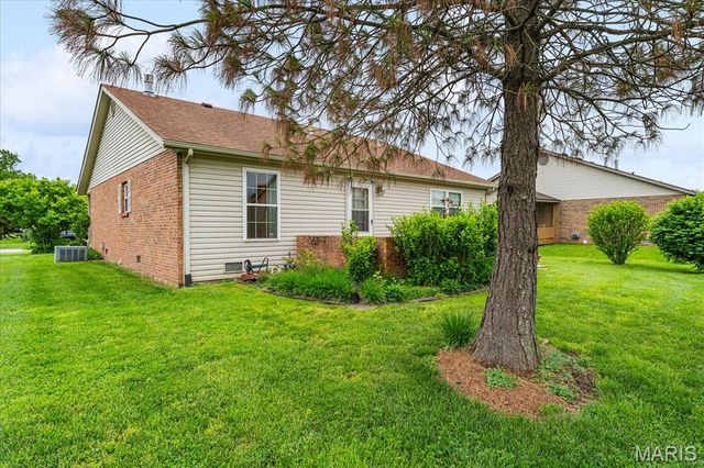 2245 Wellington Drive, Belleville, IL 62221