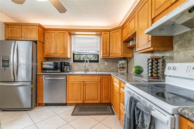 4960 E Sabal Palm Blvd 301, Tamarac, FL 33319