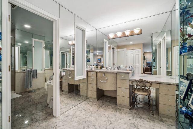 3860 MISSION HILLS Road 217, Northbrook, IL 60062