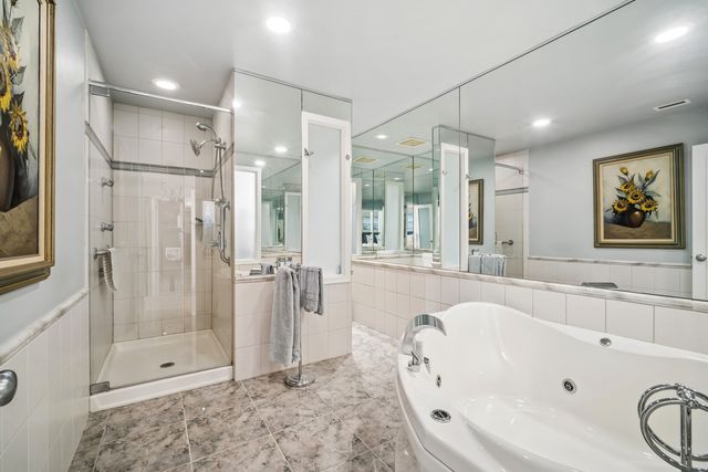 3860 MISSION HILLS Road 217, Northbrook, IL 60062