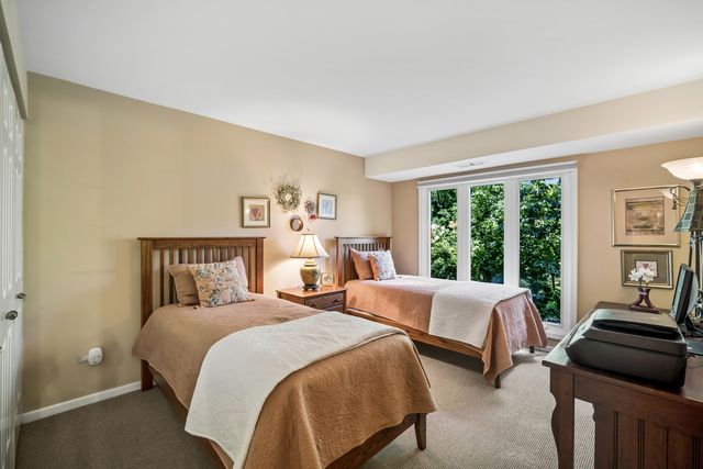 3860 MISSION HILLS Road 217, Northbrook, IL 60062