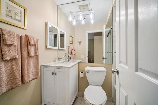 3860 MISSION HILLS Road 217, Northbrook, IL 60062