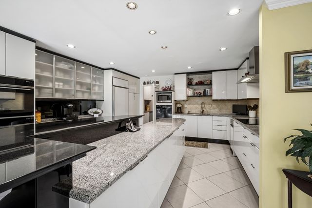 3860 MISSION HILLS Road 217, Northbrook, IL 60062
