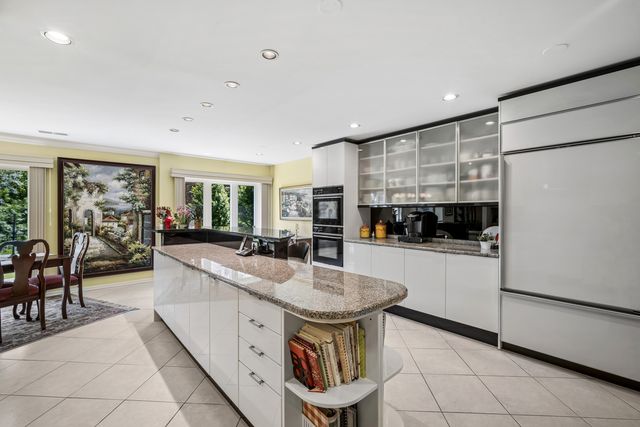 3860 MISSION HILLS Road 217, Northbrook, IL 60062