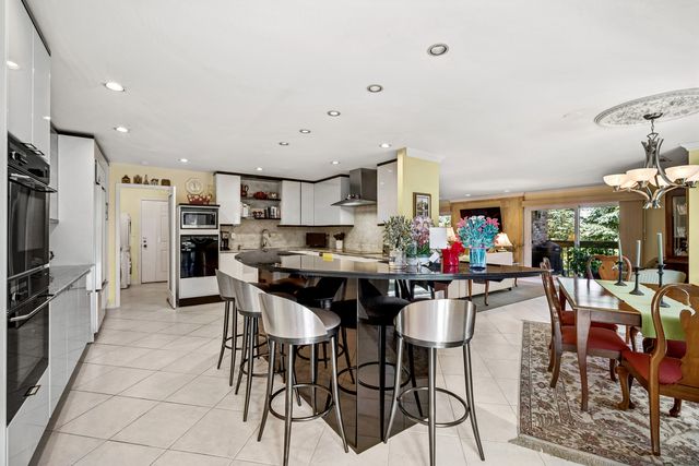 3860 MISSION HILLS Road 217, Northbrook, IL 60062