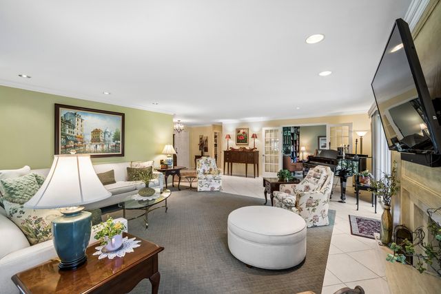 3860 MISSION HILLS Road 217, Northbrook, IL 60062
