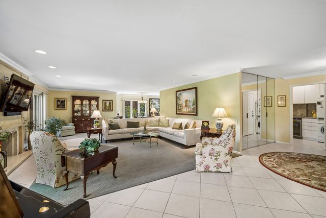 3860 MISSION HILLS Road 217, Northbrook, IL 60062