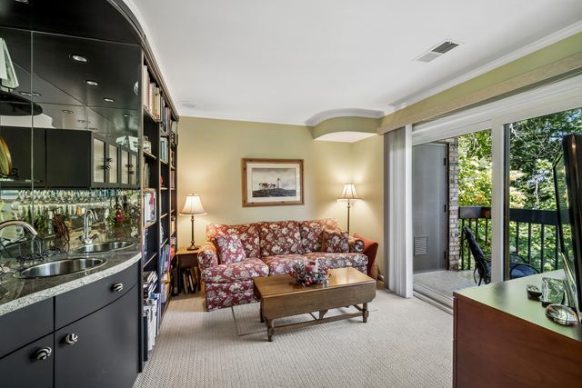 3860 MISSION HILLS Road 217, Northbrook, IL 60062