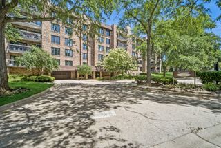 3860 MISSION HILLS Road 217, Northbrook, IL 60062