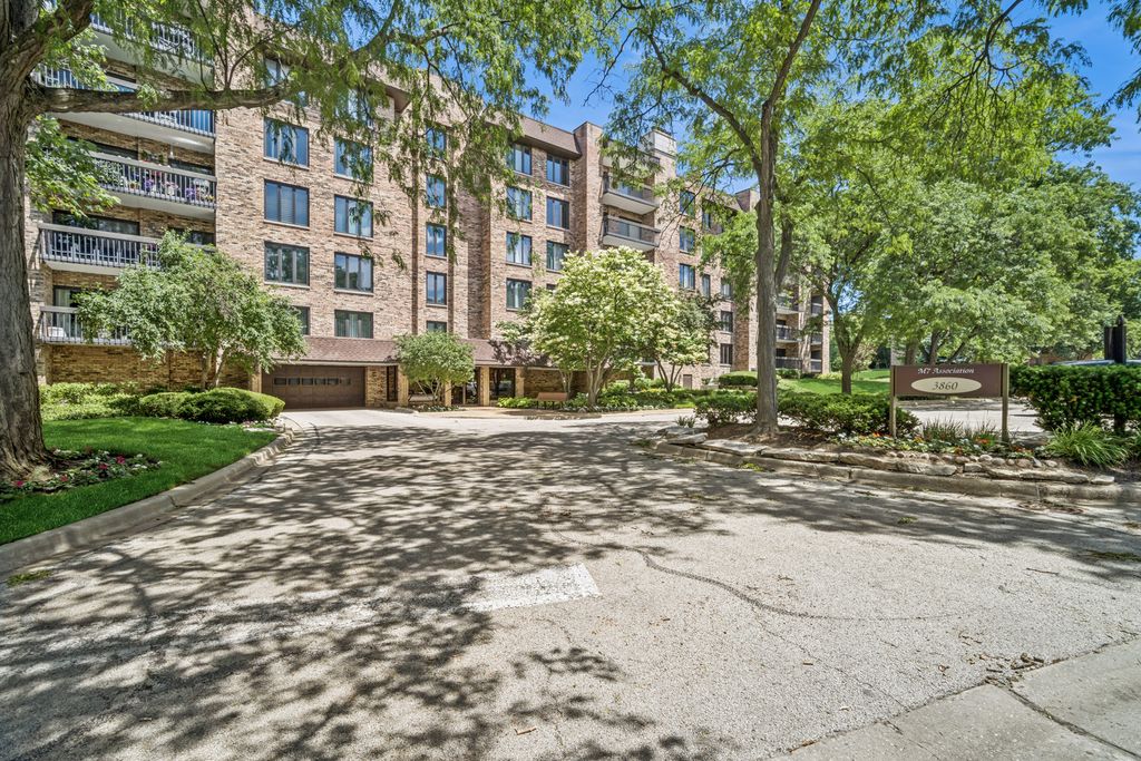 3860 MISSION HILLS Road 217, Northbrook, IL 60062