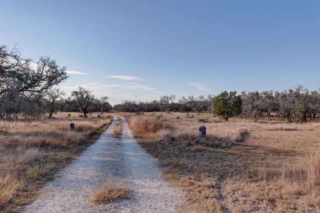 88 Wendel Rd, Harper, TX 78631