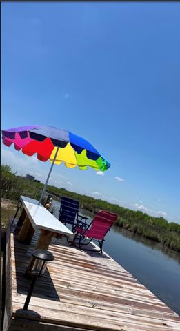 72 Pelican Street, Sargent, TX 77414