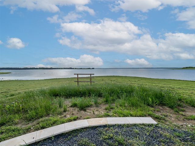 398 Timberland Heights, Windom, TX 75492