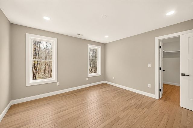 10 Falcon Dr, Shrewsbury, MA 01545