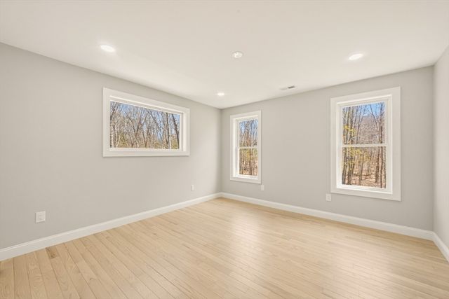 10 Falcon Dr, Shrewsbury, MA 01545