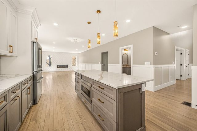 10 Falcon Dr, Shrewsbury, MA 01545