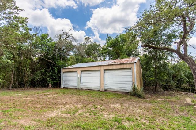 117 Dogwood Trail, Bellville, TX 77418