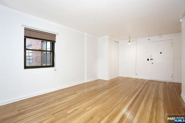 3021 Edwin Avenue 5H, Fort Lee, NJ 07024