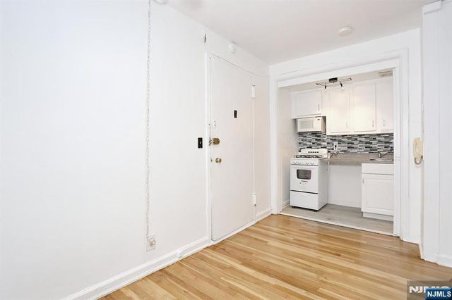 3021 Edwin Avenue 5H, Fort Lee, NJ 07024