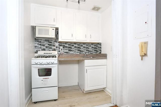 3021 Edwin Avenue 5H, Fort Lee, NJ 07024