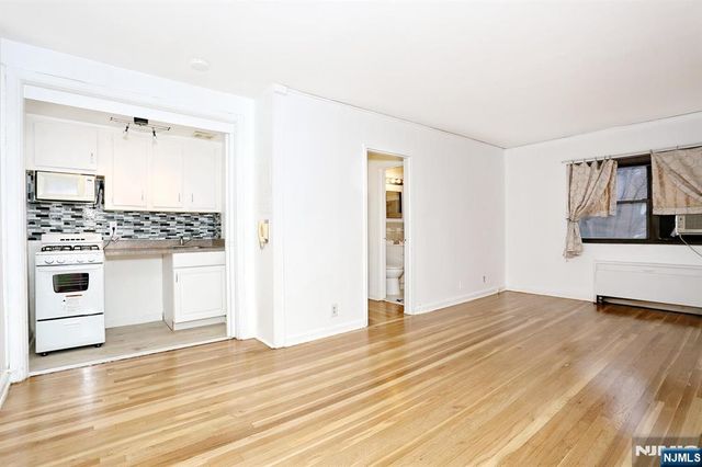 3021 Edwin Avenue 5H, Fort Lee, NJ 07024