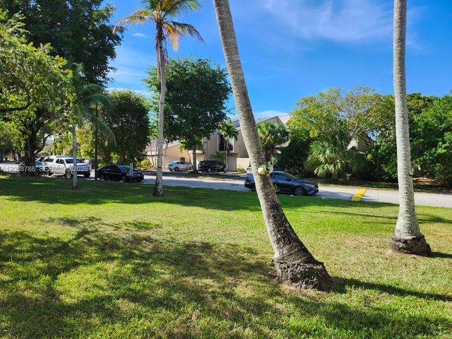 9195 Fontainebleau Blvd 6, Miami, FL 33172