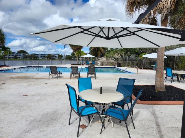 9195 Fontainebleau Blvd 6, Miami, FL 33172