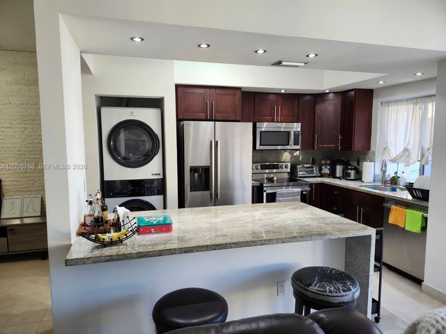 9195 Fontainebleau Blvd 6, Miami, FL 33172