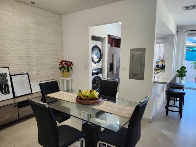 9195 Fontainebleau Blvd 6, Miami, FL 33172