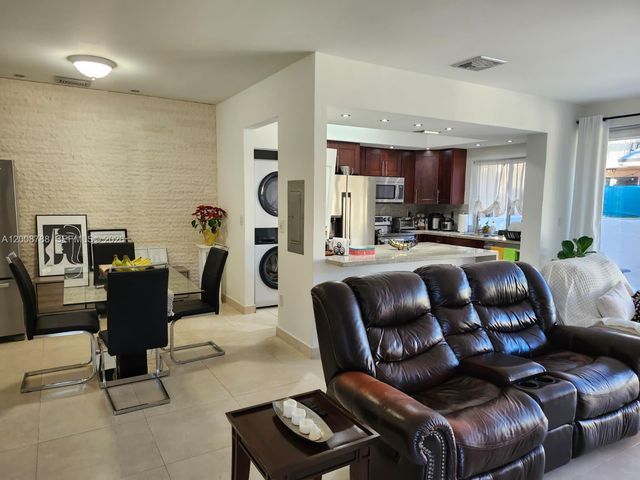 9195 Fontainebleau Blvd 6, Miami, FL 33172