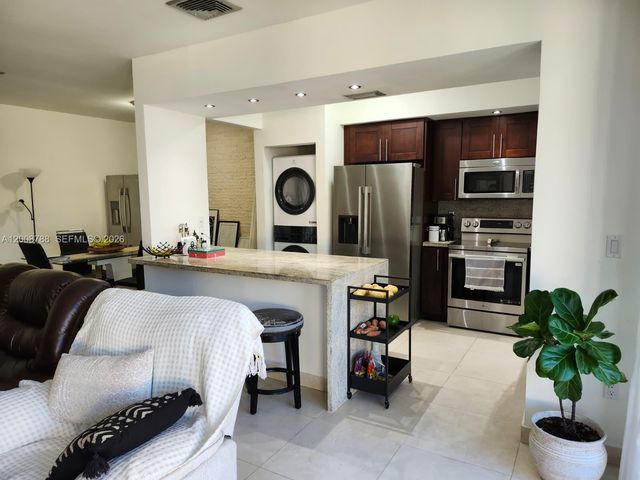 9195 Fontainebleau Blvd 6, Miami, FL 33172