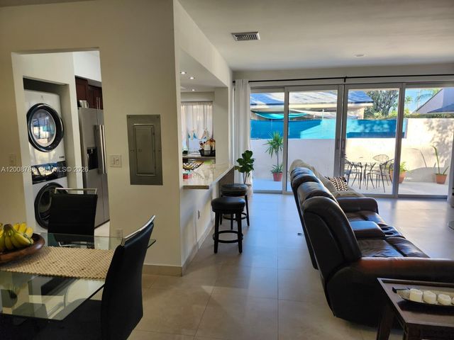 9195 Fontainebleau Blvd 6, Miami, FL 33172