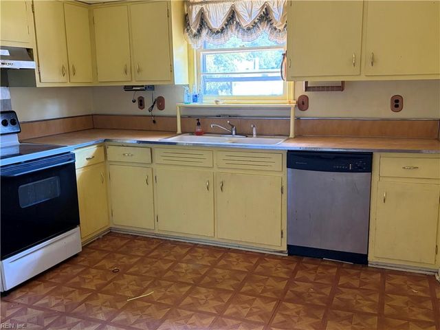 214 W Government AVE, Norfolk, VA 23503