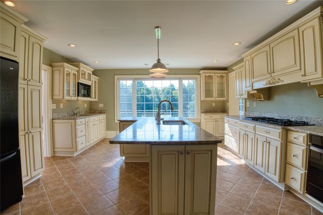 5201 W 38TH Street, Erie, PA 16506