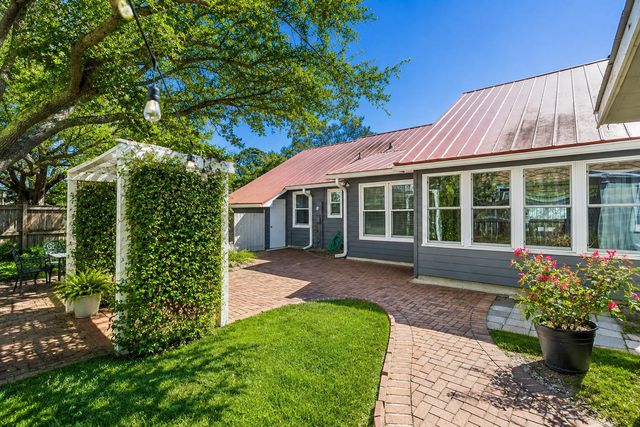 666 Poaug Lane, Mount Pleasant, SC 29464