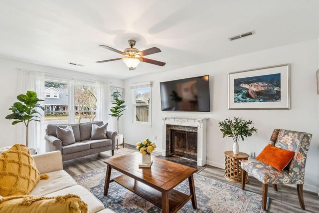 666 Poaug Lane, Mount Pleasant, SC 29464