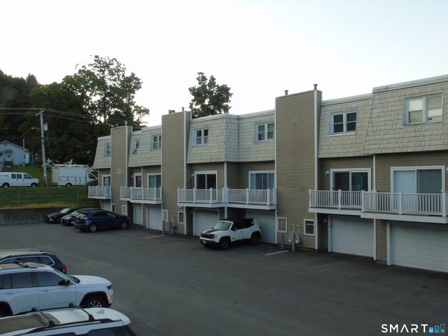 60 MEETINGHOUSE Village 08, Meriden, CT 06450