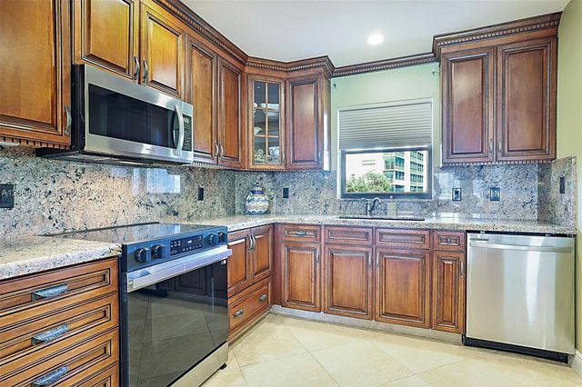 100 Intracoastal Pl 102, Jupiter, FL 33469
