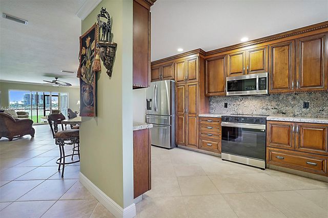 100 Intracoastal Pl 102, Jupiter, FL 33469