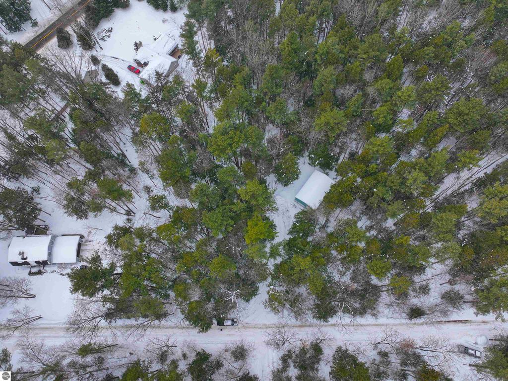 Image 17 of property listing at 14607 Pyatt Road, Traverse City, MI 49686