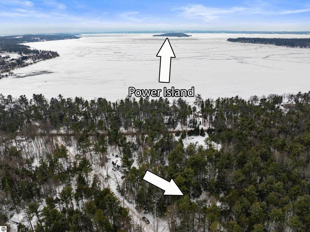 Image 7 of property listing at 14607 Pyatt Road, Traverse City, MI 49686