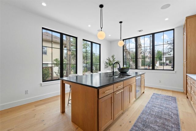 2526 Spring LN, Austin, TX 78703