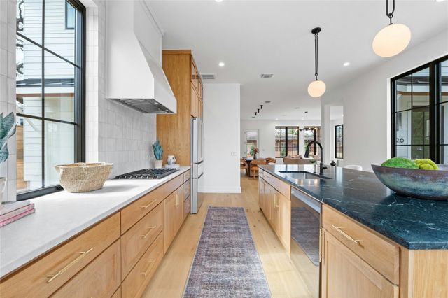 2526 Spring LN, Austin, TX 78703